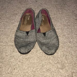 Grey toms